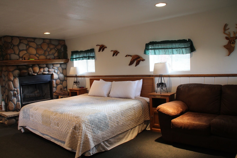 Cuddle Cove #4 (King Bed)
