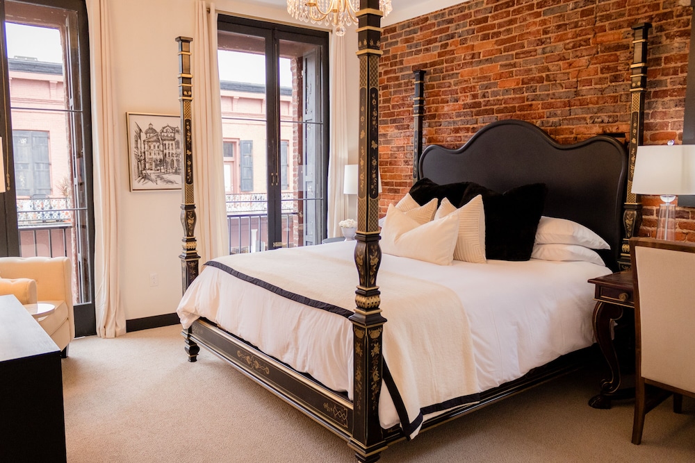 Deluxe Single Room, 1 King Bed, City View photo 3