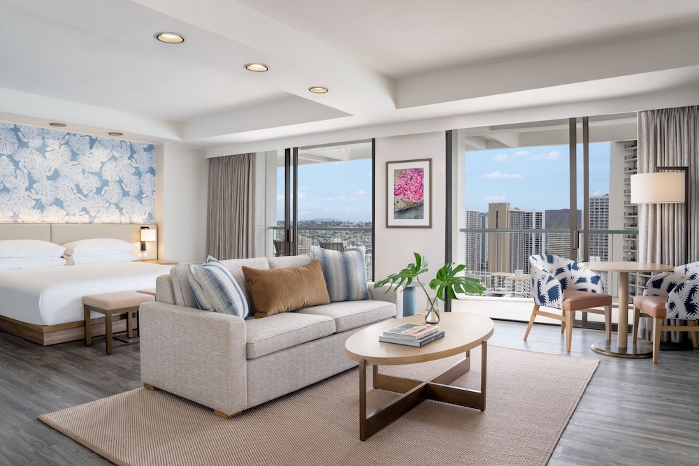 Renovated Corner Jr. Suite King, Tower