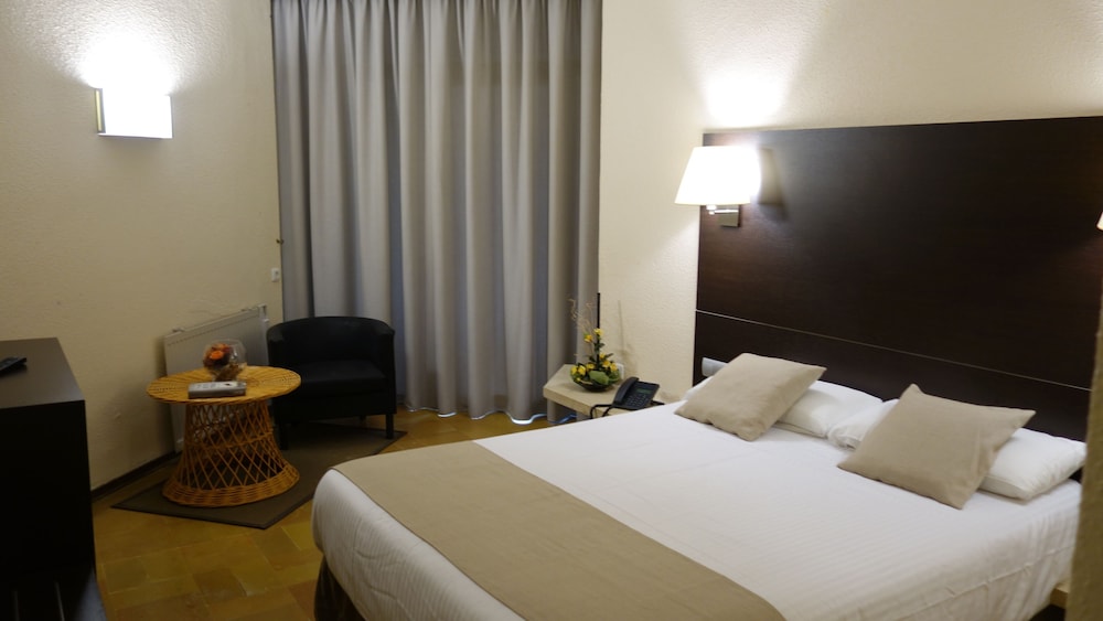 Double Room (with extra bed) - Photo 4