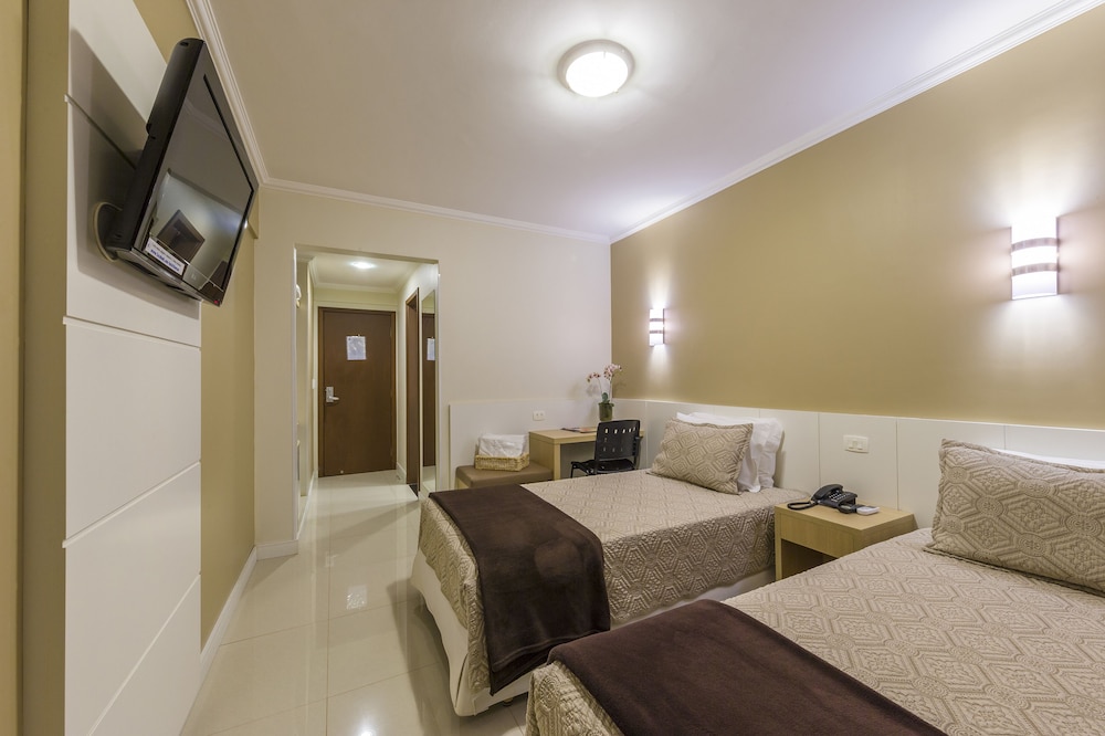 Deluxe Twin Room photo 2