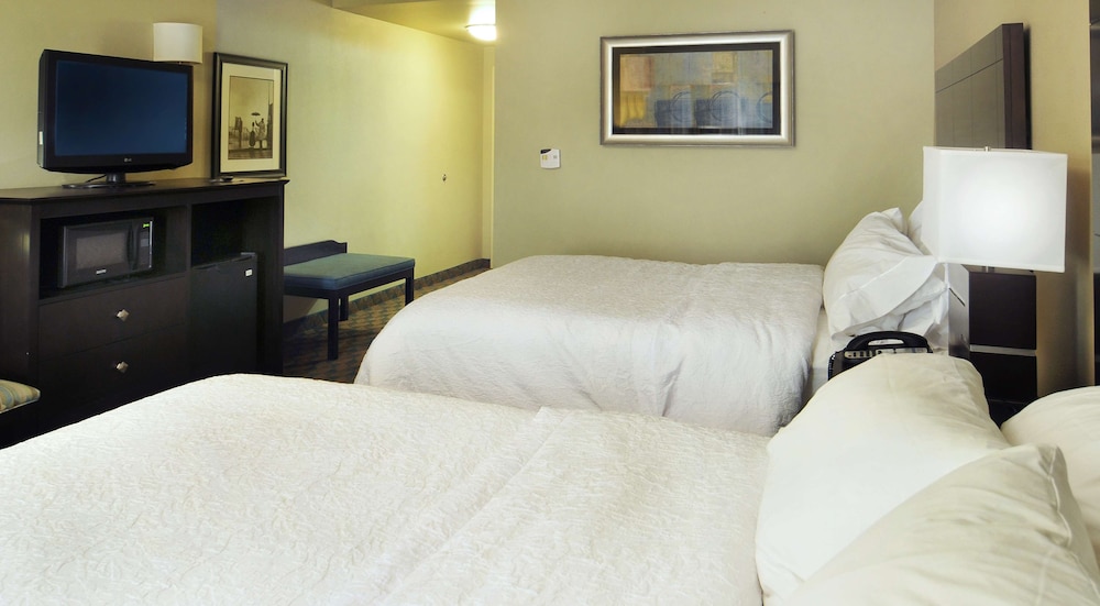 Room, 2 Queen Beds - Photo 1