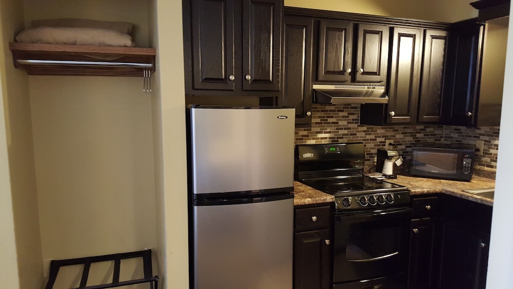 Economy Single Room, 1 Queen Bed, Kitchenette photo 1
