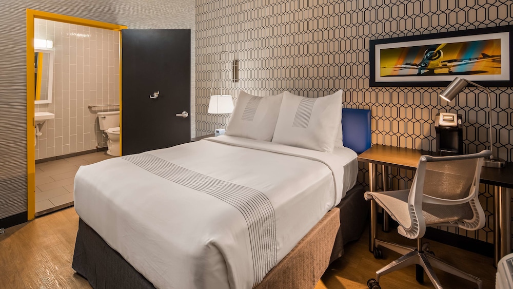 Standard Room, 1 Queen Bed, Accessible, Bathtub