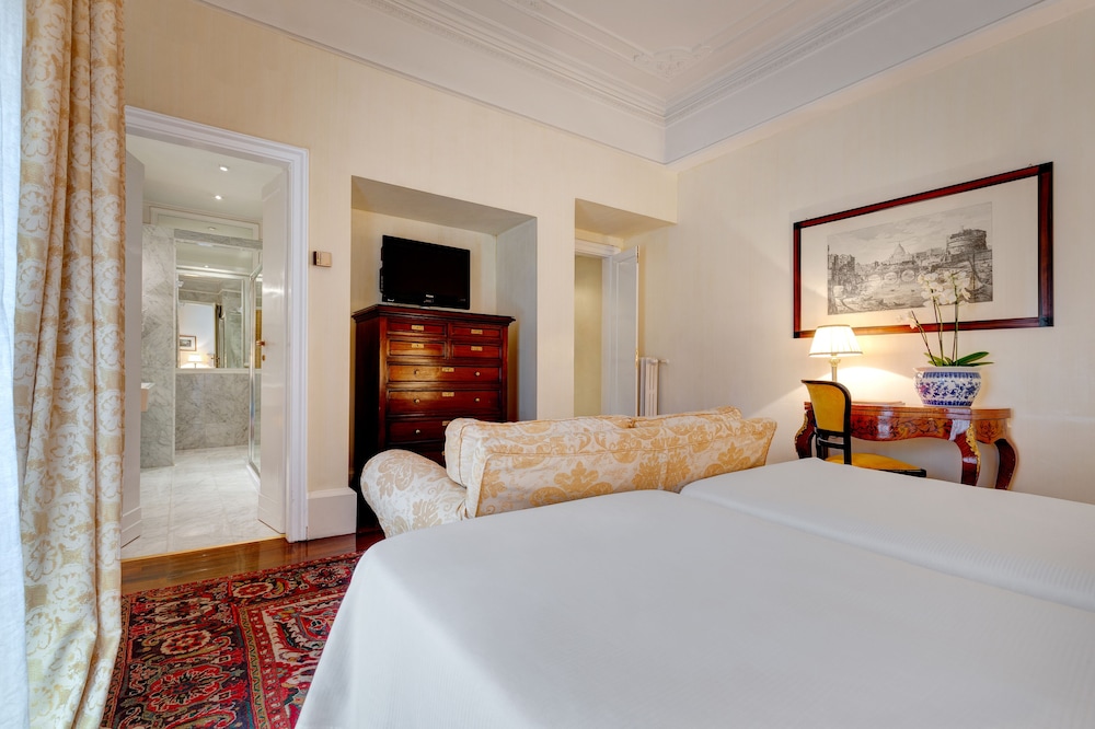Superior Double or Twin Room photo 3