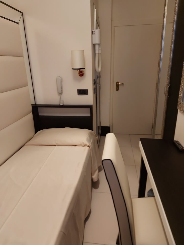 Single Room photo 1