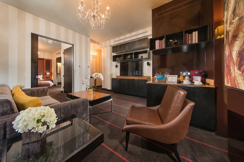 Suite, 1 King Bed