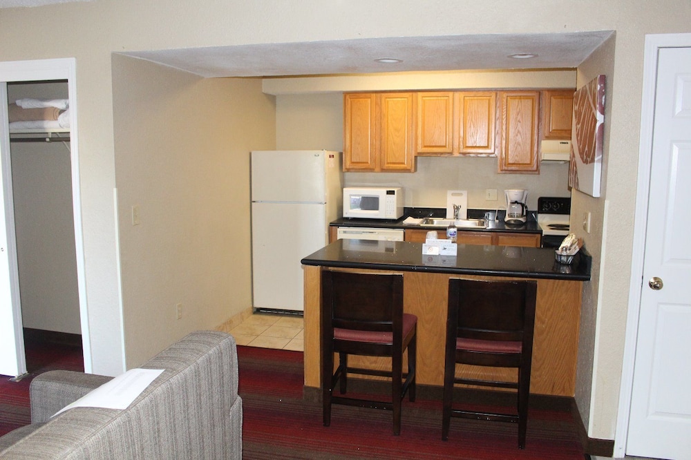 Studio Suite, 2 Queen Beds, Non Smoking - Photo 3