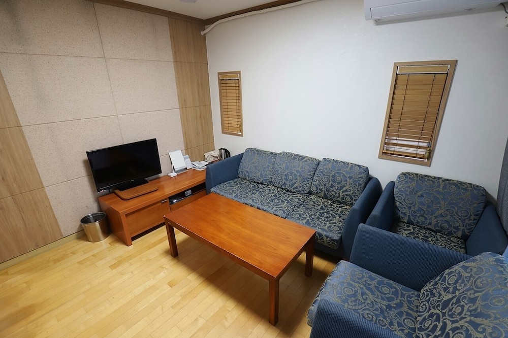 Family Quadruple Room - Photo 3