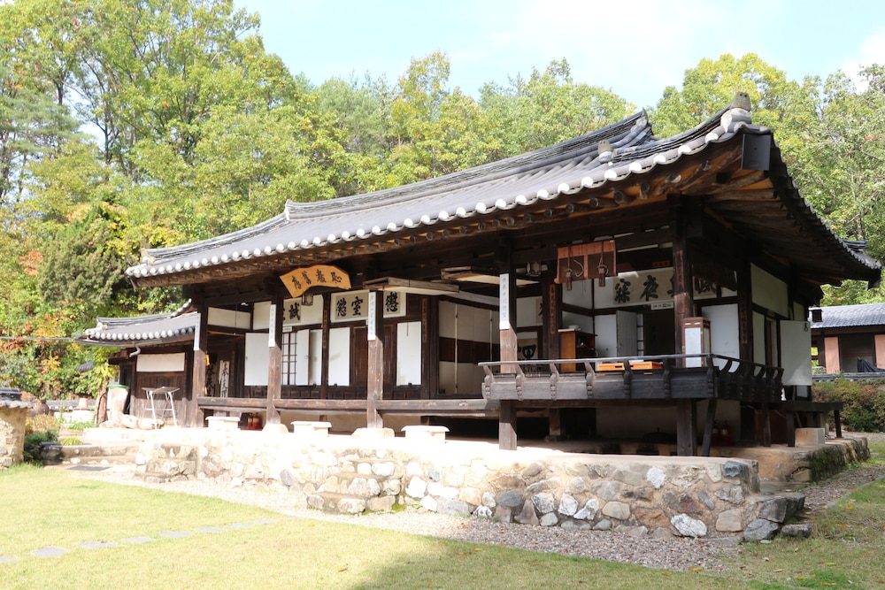 Traditional Room (Sarangbang) photo 3