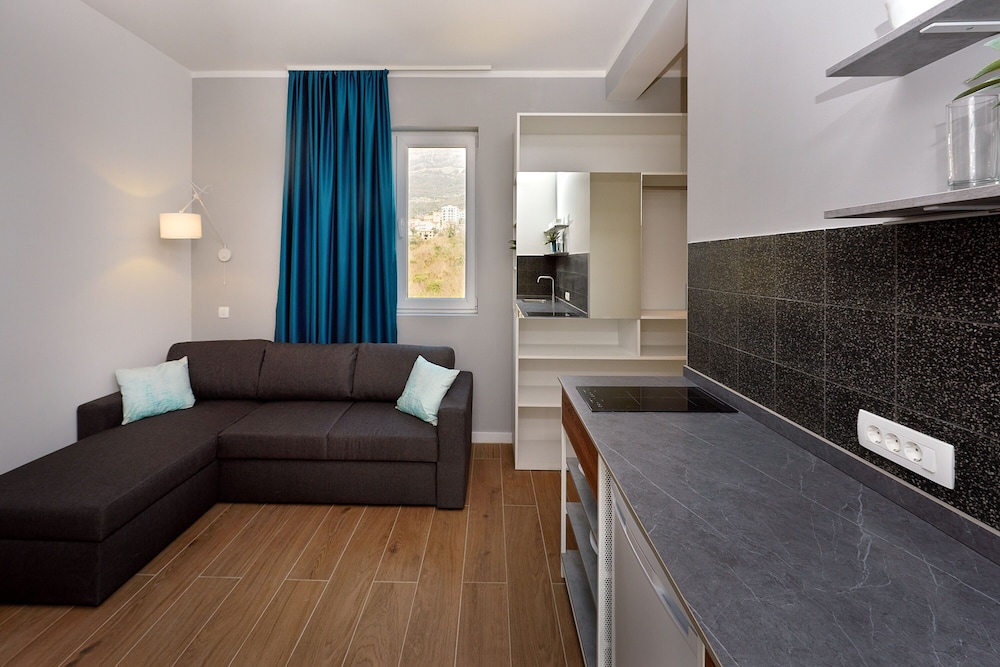 Family Suite, 1 Queen Bed with Sofa bed, City View