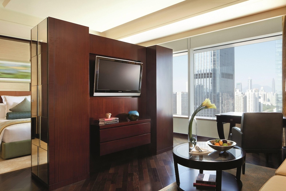 Club Premier King Bed Room - Photo 4