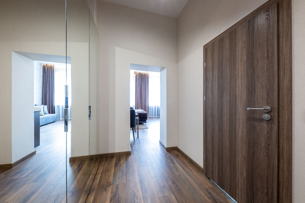 Deluxe Studio, 1 Queen Bed with Sofa bed, City View photo 3