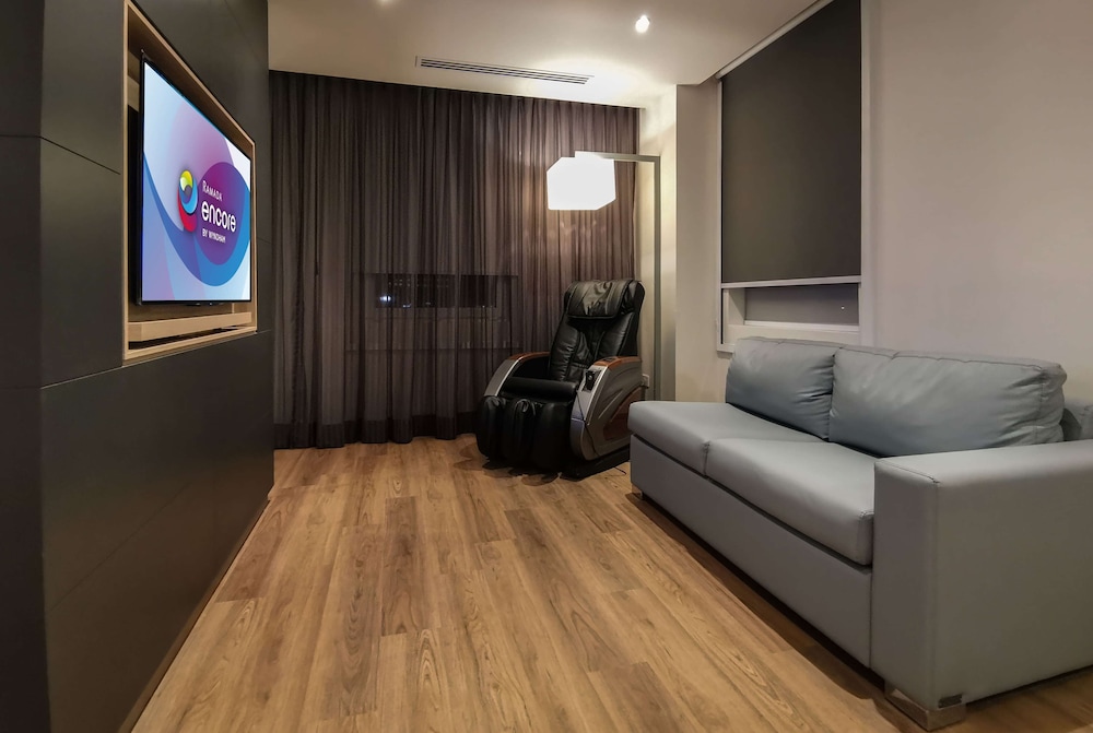 Suite, 1 King Bed, Non Smoking (Relax) - Photo 7