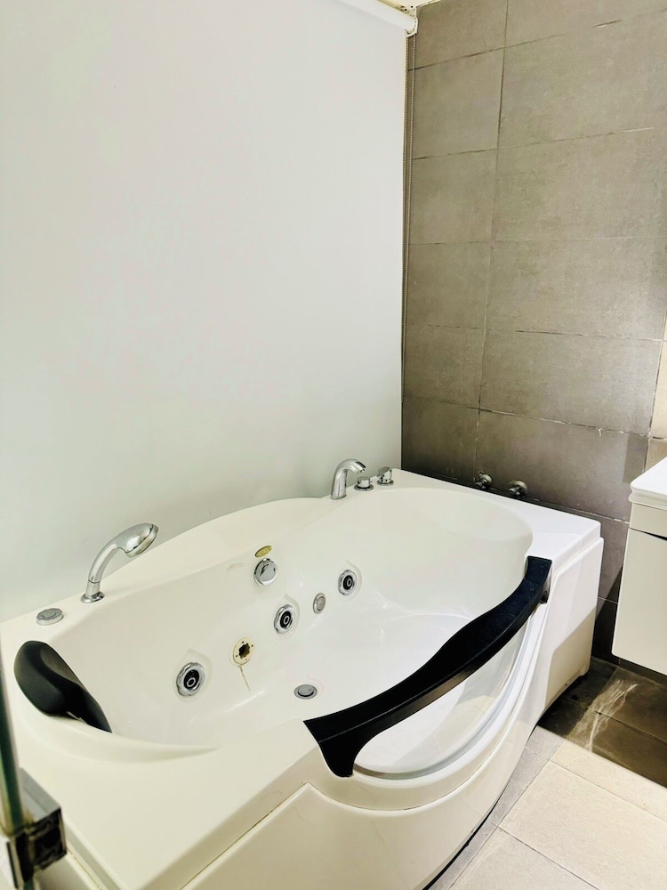 Deluxe Double or Twin Room - Photo 4