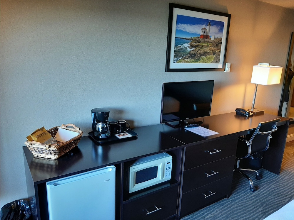Standard Room, 1 King Bed (West King - Non-Pet) - Photo 3