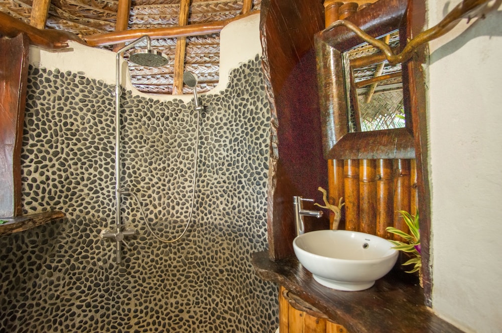 All Inclusive Private Bungalow 'Miki Miki' with Ensuite photo 3