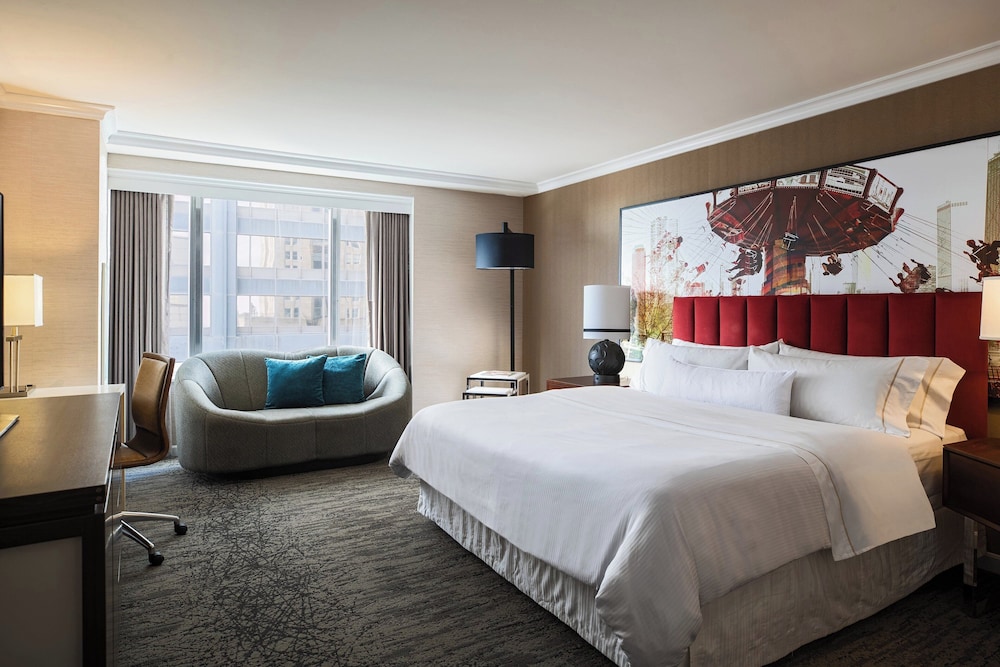 Studio Suite, 1 King Bed (Mobility/Hearing Accessible, Tub) - Photo 1