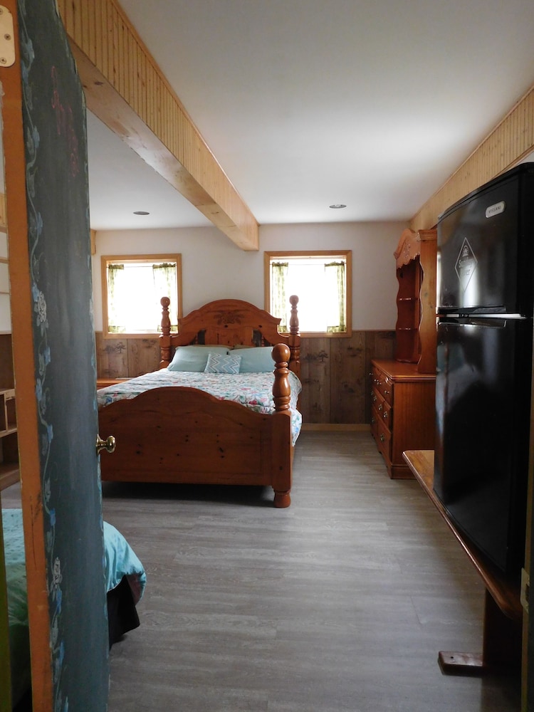 Economy Room, 1 Queen Bed, Garden View, Ground Floor photo 3