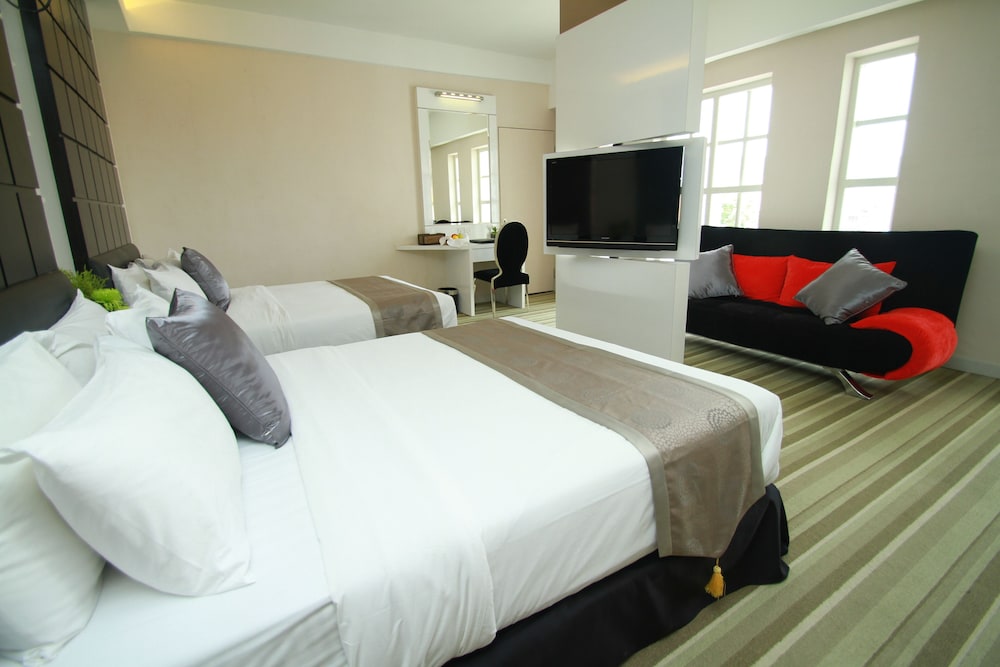 Deluxe Family Suite photo 2