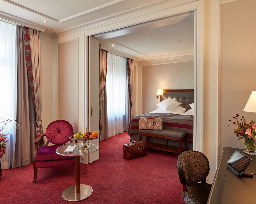 Junior Suite, 1 King Bed with Sofa bed - Photo 3