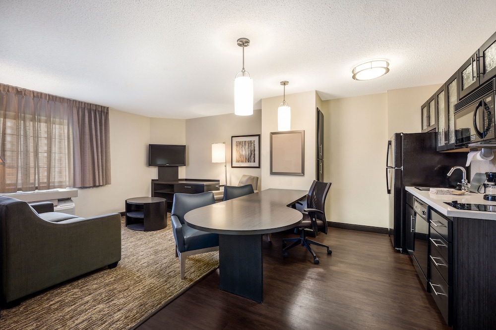 Suite, 1 Queen Bed with Sofa bed, Accessible (Hearing One Bedroom) - Photo 5