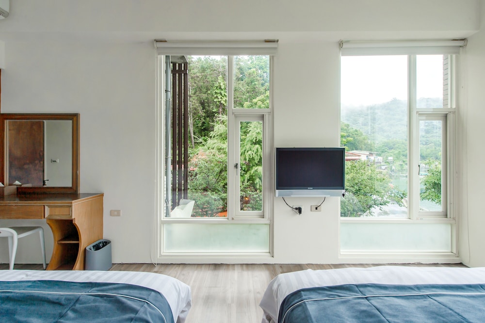 Superior Quadruple Room, Lake View - Photo 11