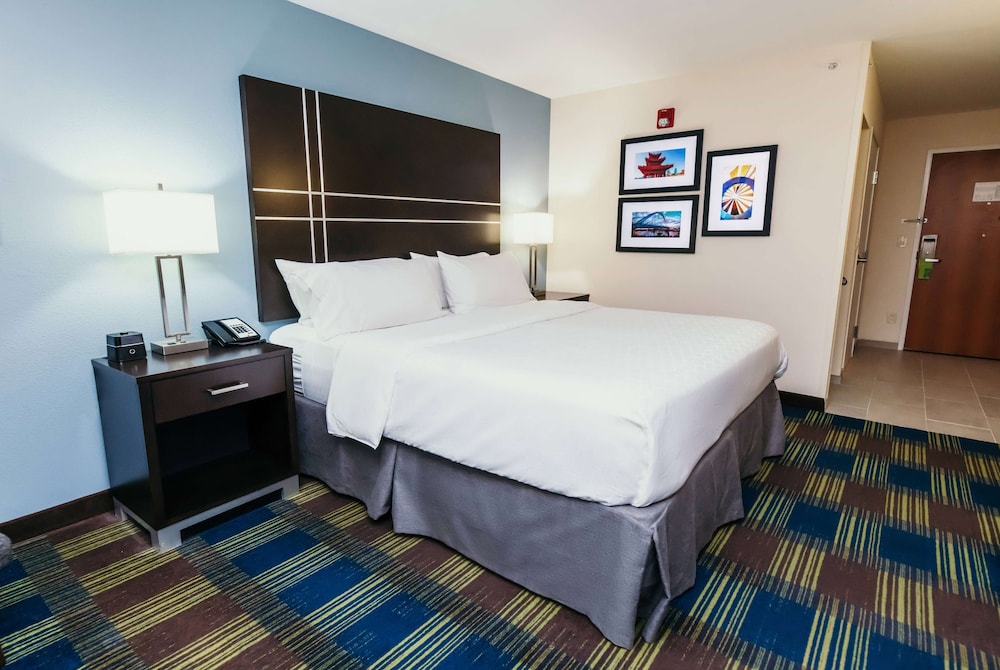 Suite, Multiple Beds, Non Smoking - Photo 3