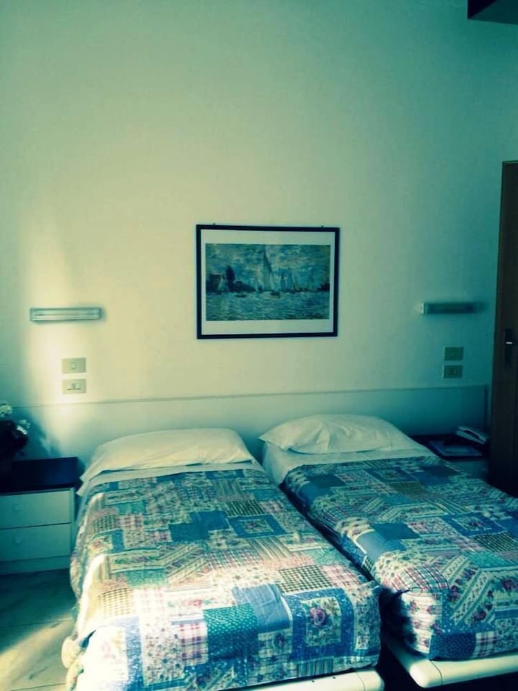 Economy Double Or Twin Room photo 1