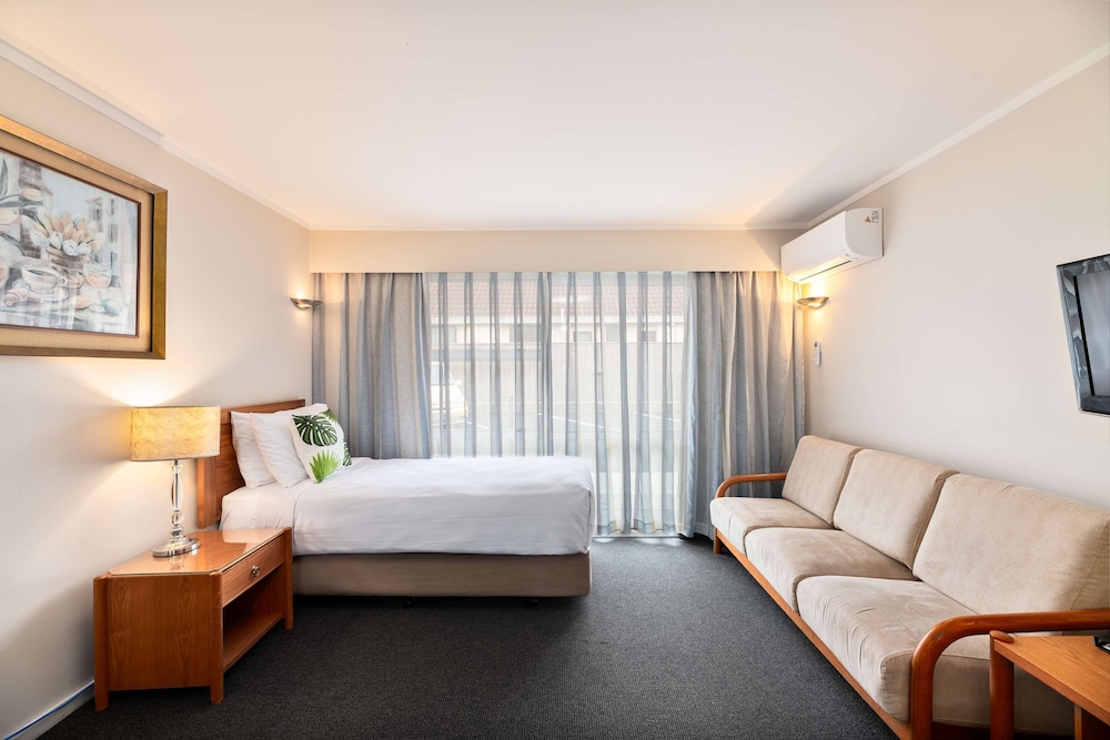 One Bedroom Suite, Multiple Beds, Non Smoking, Full Kitchen