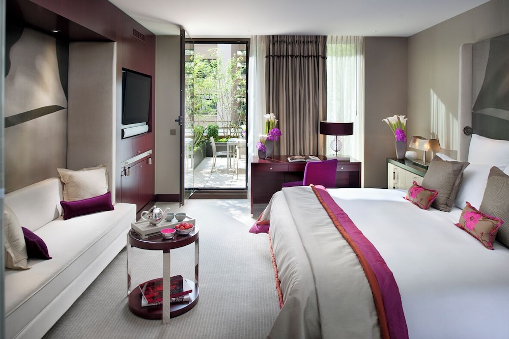 Mandarin, Room