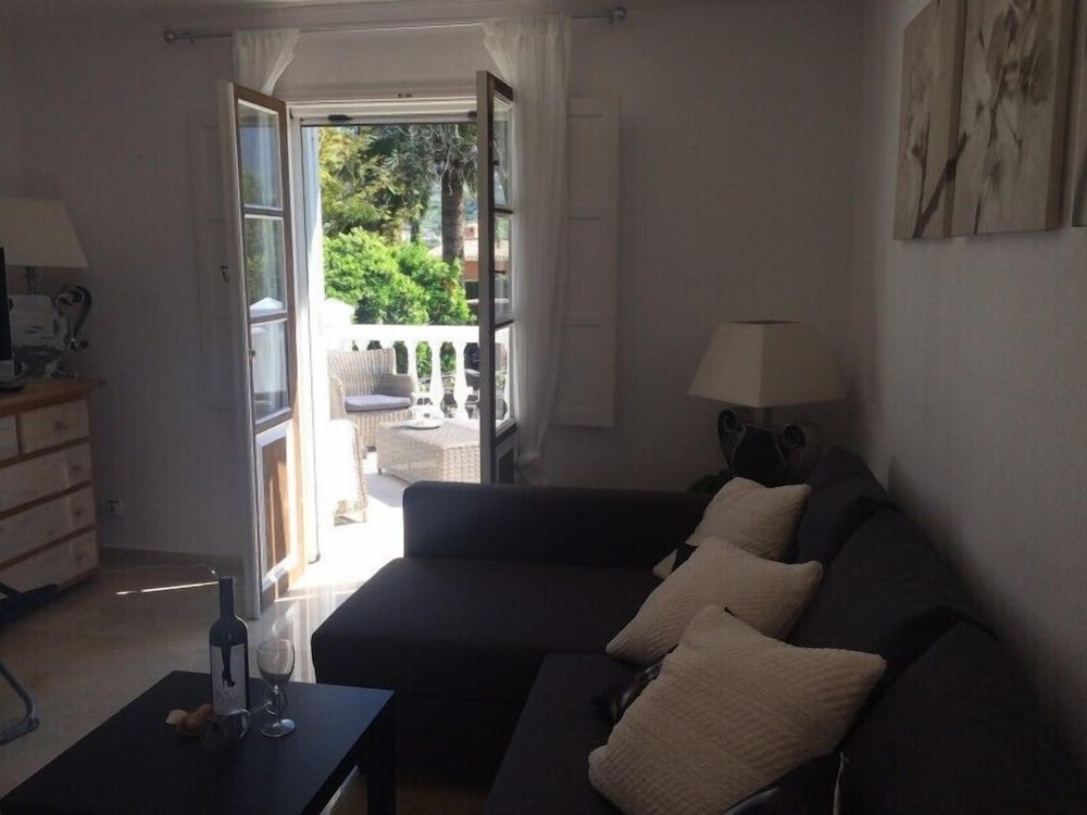 Apartamento, 2 habitaciones, balcón, vista al jardín