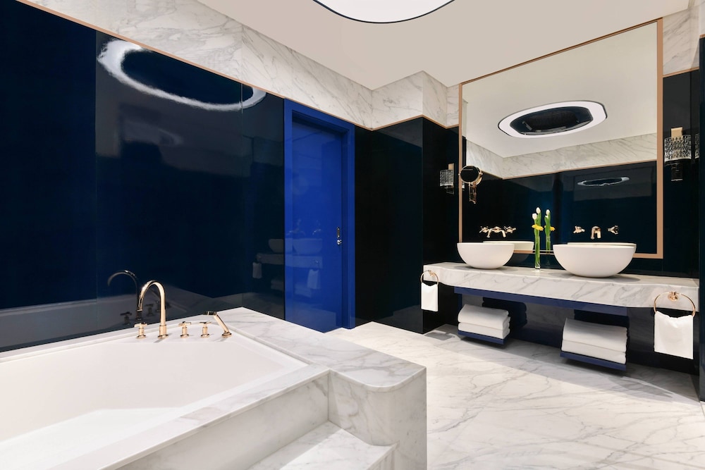The Cobalt Suite, Club Lounge Access photo 3