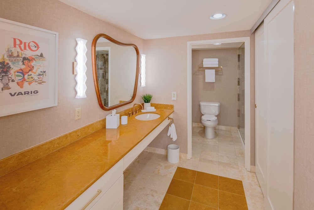 Remodeled King Suite High Floor - Photo 5
