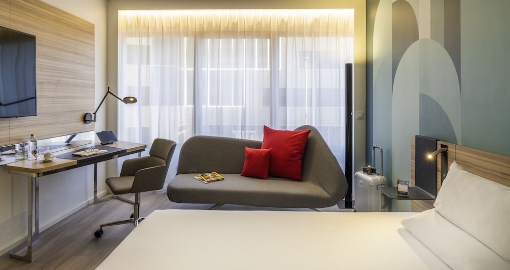 Superior Room, 1 Queen Bed (in Plaza Building) - Photo 6