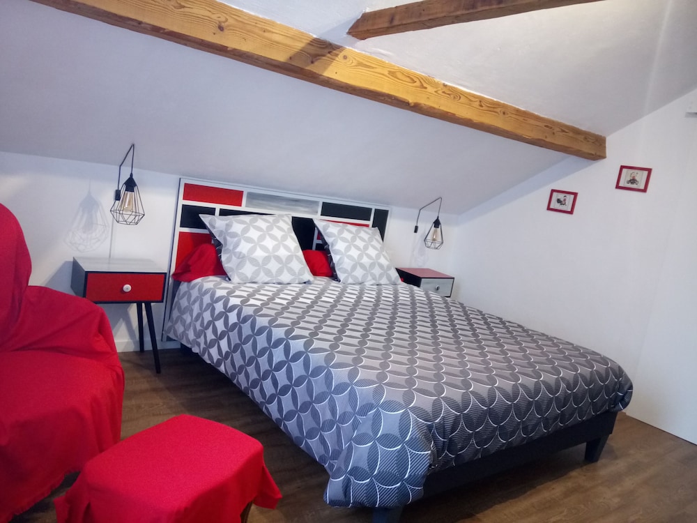 Double Room, Private Bathroom (Coquelicot) photo 2