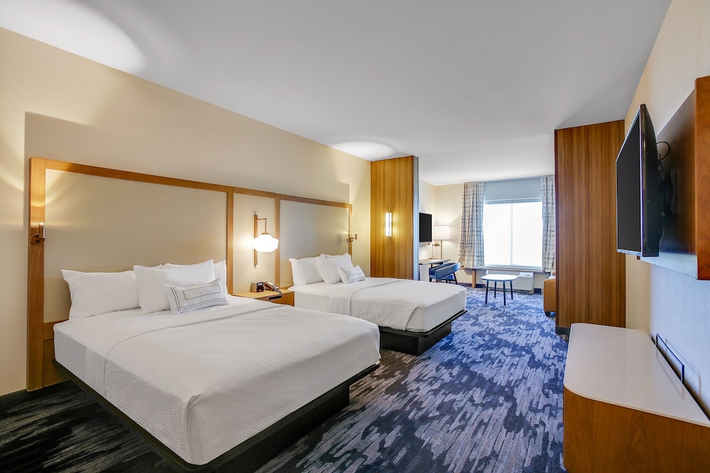 Suite, Multiple Beds (Mobility/Hearing Accessible, Tub)