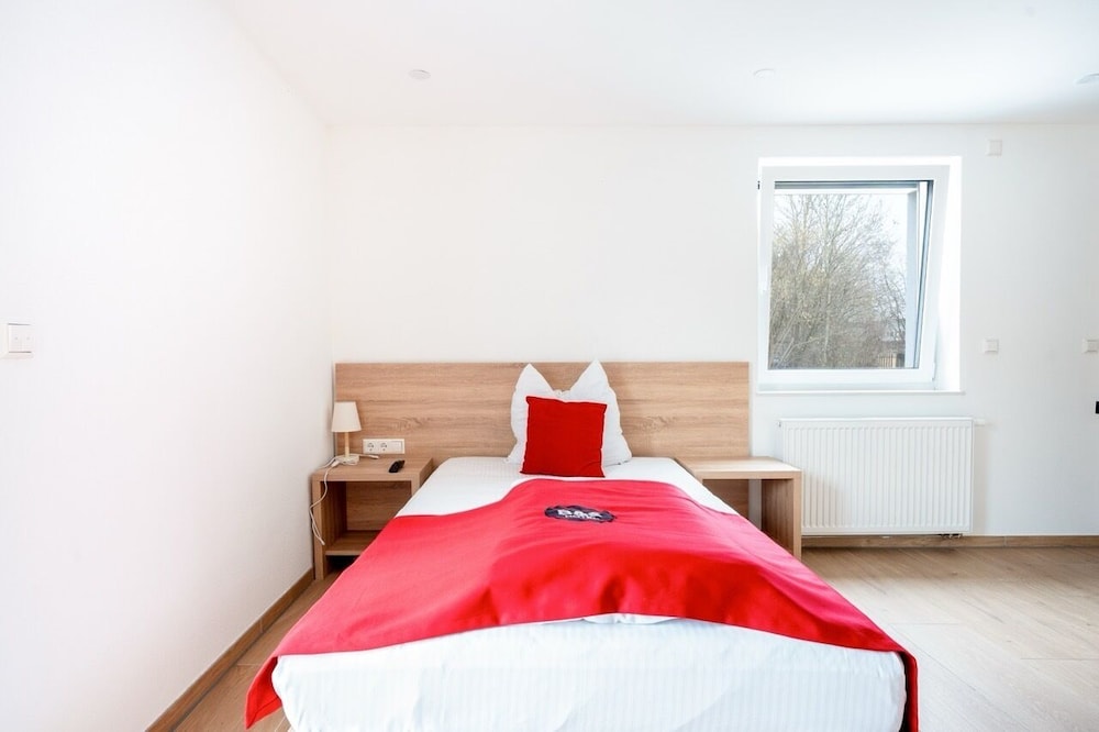 Comfort Studio, 1 Large Twin Bed, Non Smoking, Balcony photo 3