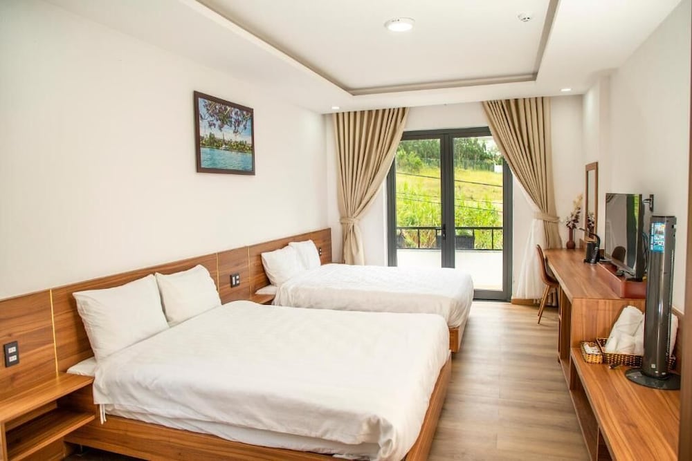 Deluxe Quadruple Room, Hill View
