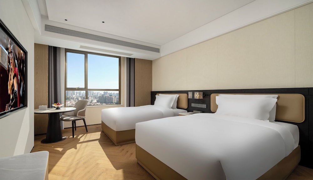 Luxury Twin Room, City View