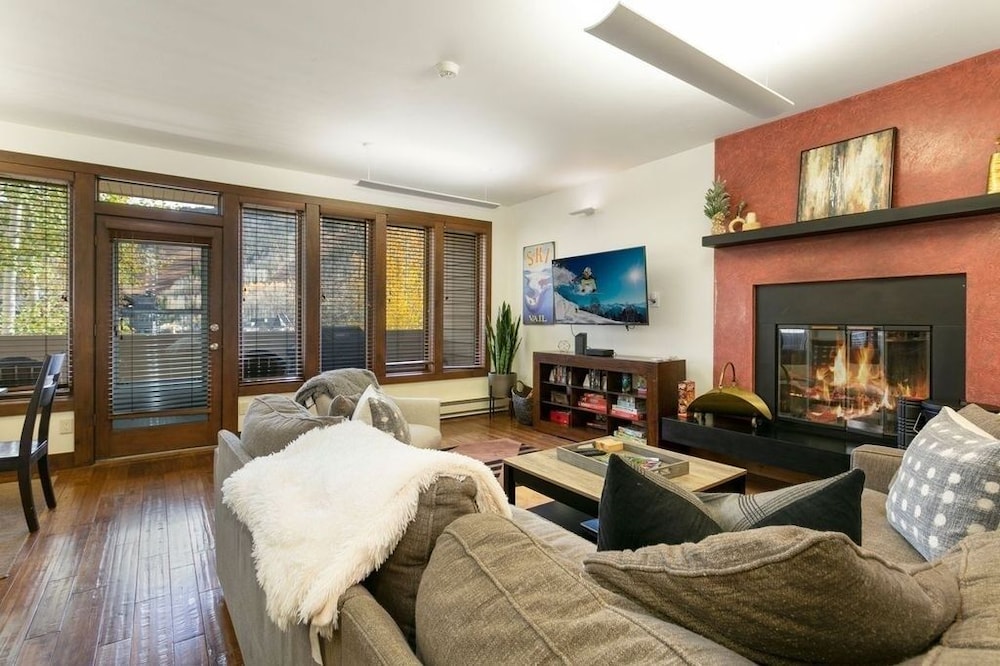 Condo, 2 Bedrooms
