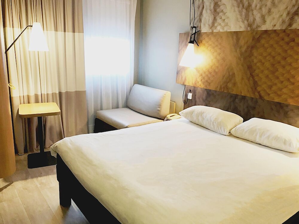 Standard Room, Multiple Beds - Photo 2