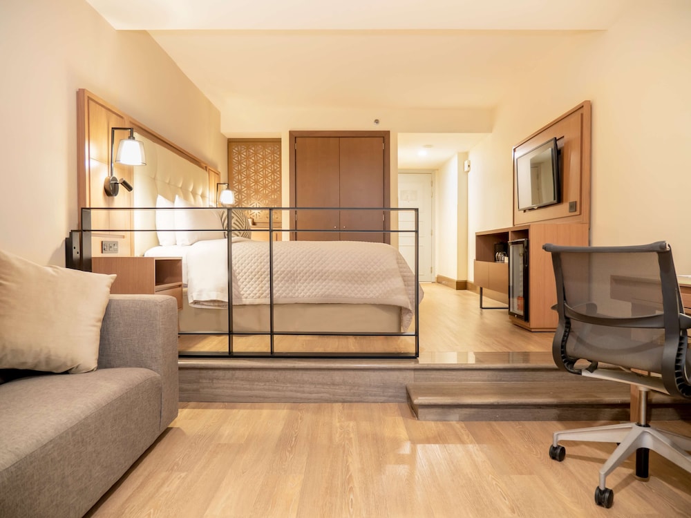 Executive Room, 1 King Bed - Photo 3