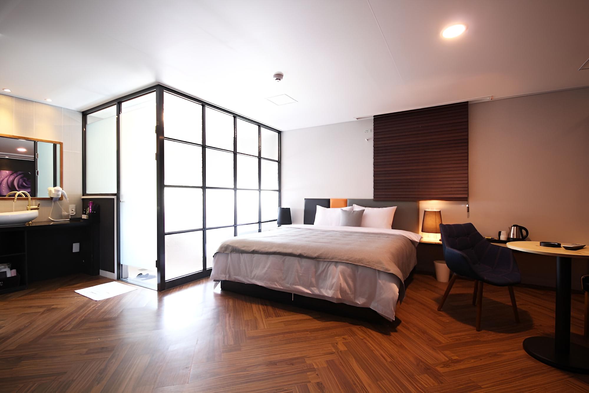 Room (VVIP 385 (Air Purifier Netflix Availa)