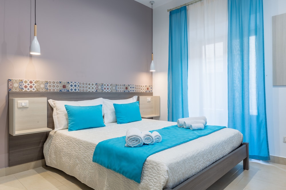 Deluxe Triple Room, Refrigerator, City View photo 1