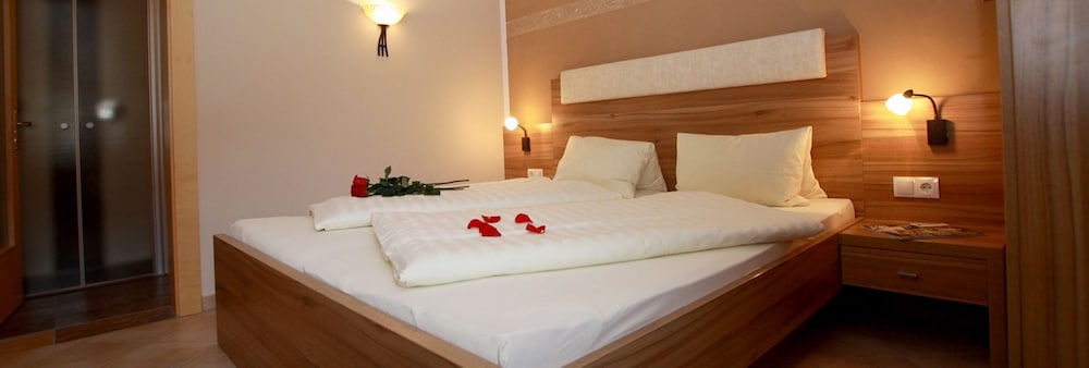Classic Double Room, Balcony, Mountain View (Small) photo 2
