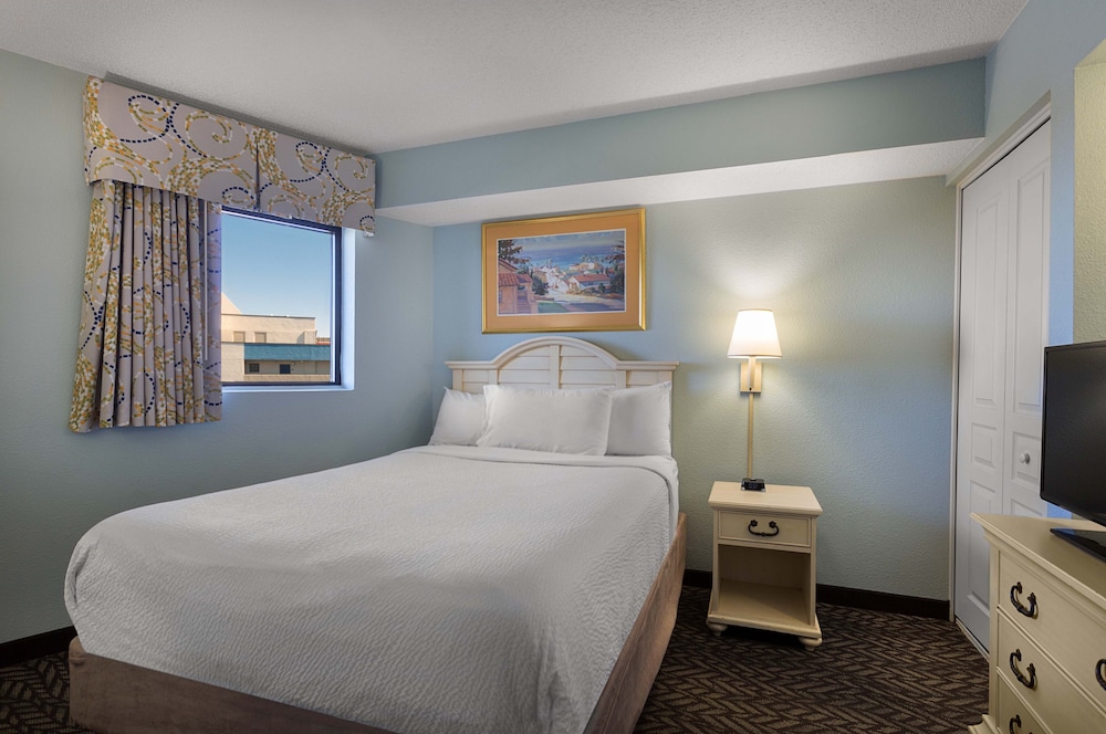 South Tower 3BR Angle Oceanfront Condo - Photo 2