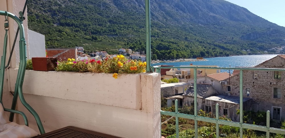 Apartment (Durda2 - with sea view - A1(3+1) BEZE)