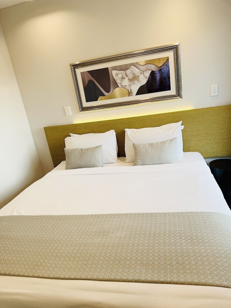 Classic One Bedroom Apartment - Photo 4