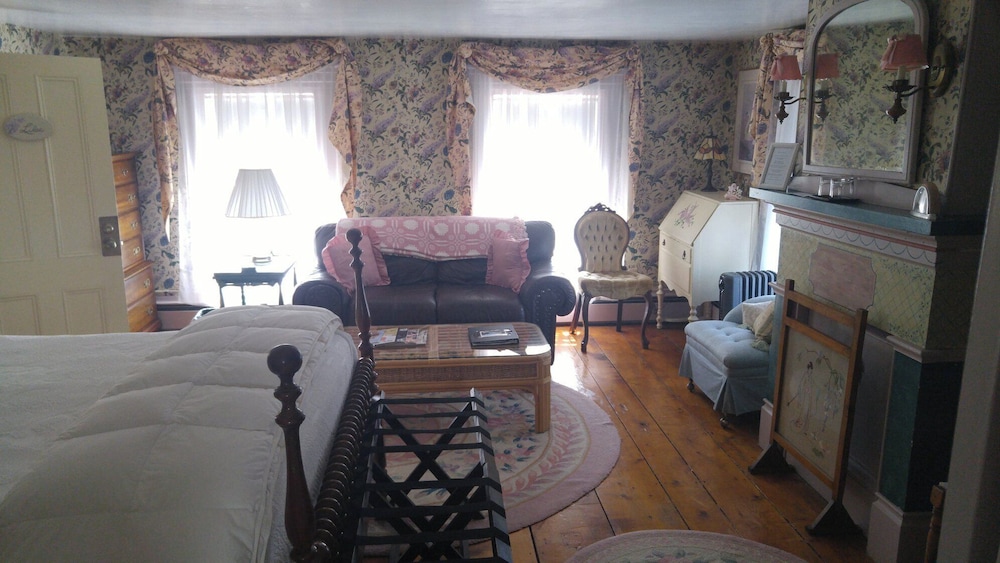 Room, 1 Queen Bed, Partial Ocean View photo 2